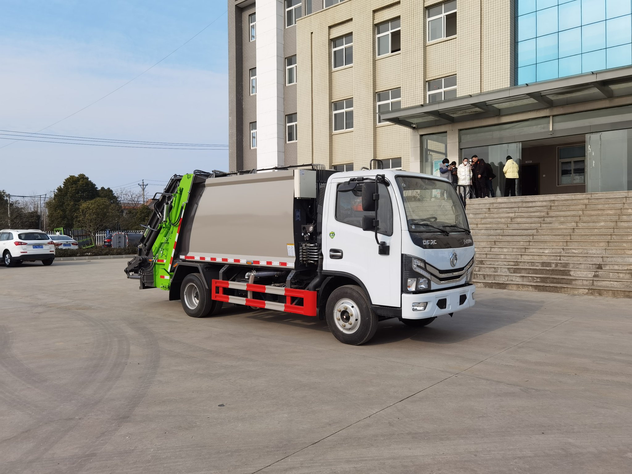 東風多利卡D6系列壓縮垃圾車（7立方）